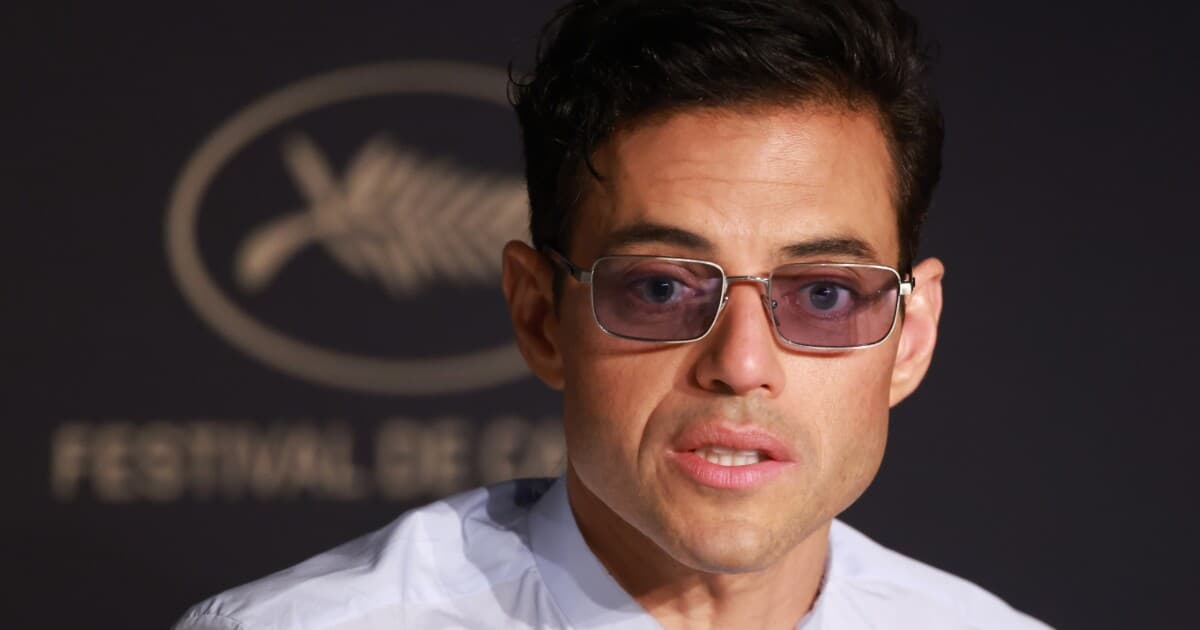 Rami Malek comparte cómo Freddie Mercury le dio confianza para su nuevo papel.