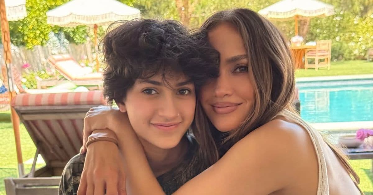 Emme, conocida como la hija de Jennifer Lopez, sorprende al presentar un nuevo nombre en su graduación.