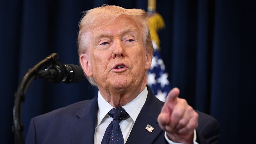 El expresidente Donald Trump reprocha a un juez que desautorizó sus planes para el Kennedy Center.