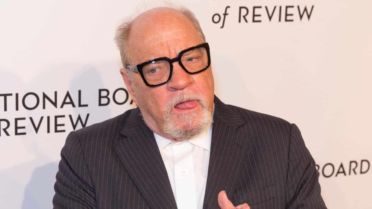 El cineasta Paul Schrader revela su experiencia al buscar una pareja digital, resultando en un cierre inesperado.