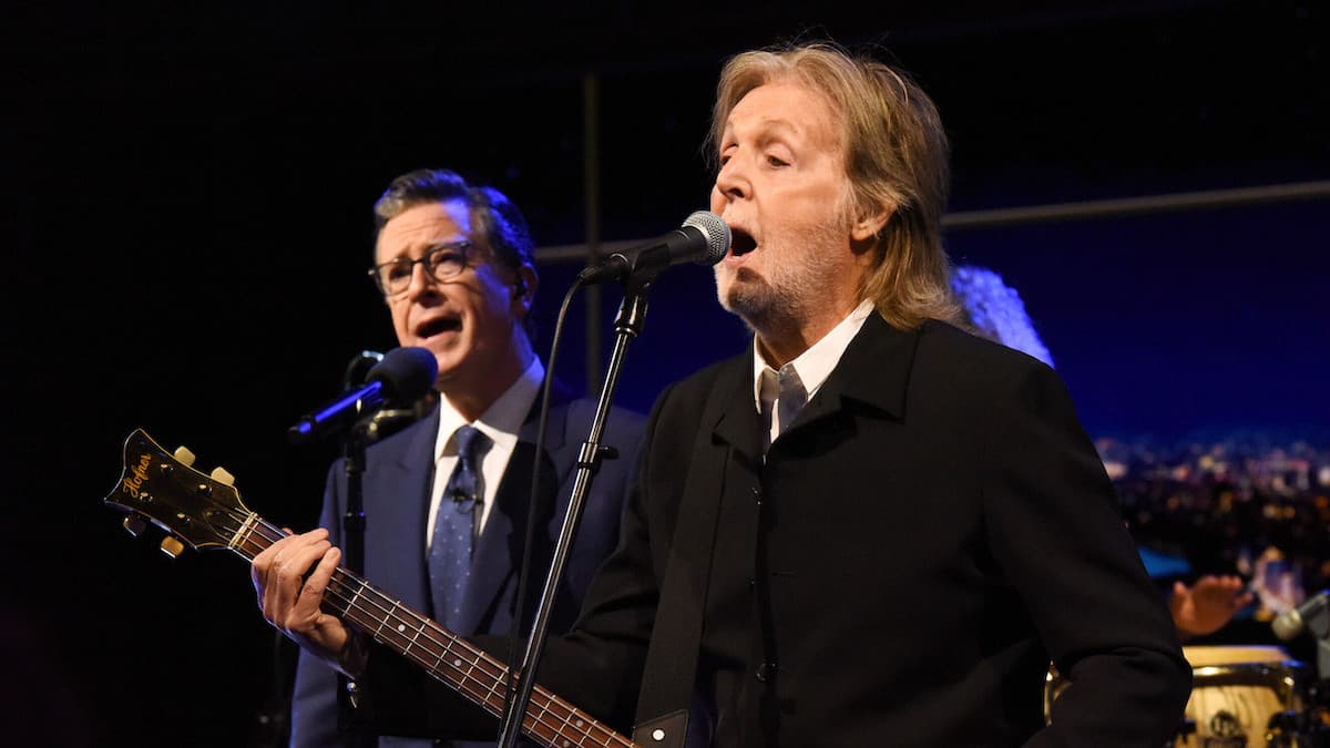 La despedida de Stephen Colbert en el Late Show tuvo un cierre musical memorable con Paul McCartney interpretando Hello Goodbye.