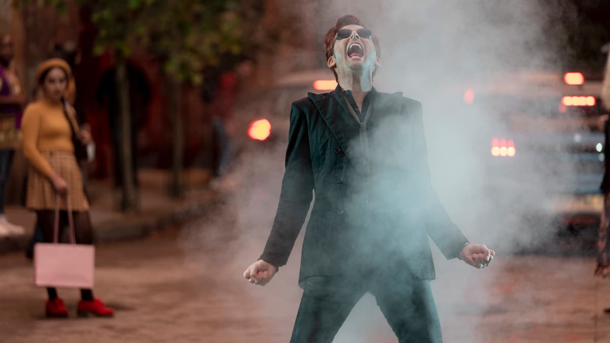 El final de la era televisiva de Neil Gaiman deja lecciones importantes sobre su trayectoria en Good Omens.