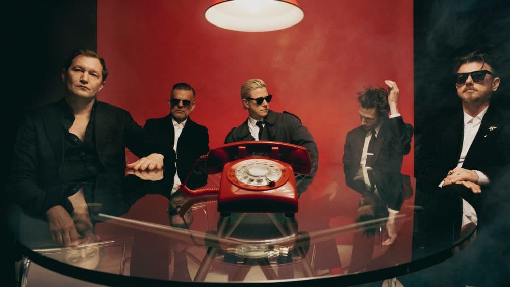 La banda de rock Interpol ha firmado un nuevo contrato con Partisan Records y ha revelado cambios en su imagen.