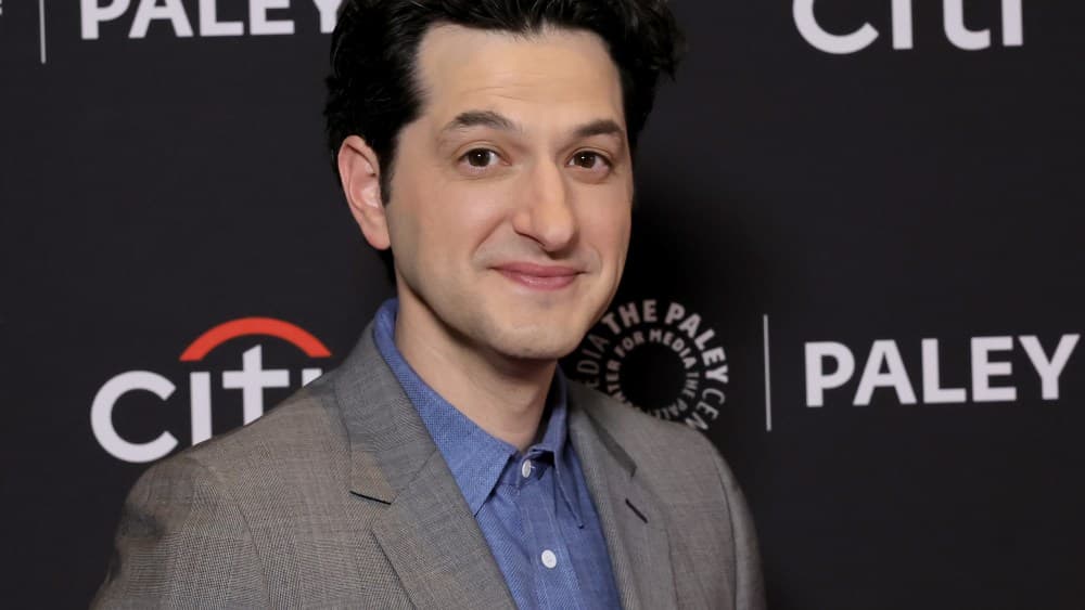 El actor Ben Schwartz, conocido por su trabajo en Parks and Recreation, se une a The Beatles Movies en un papel no especificado.