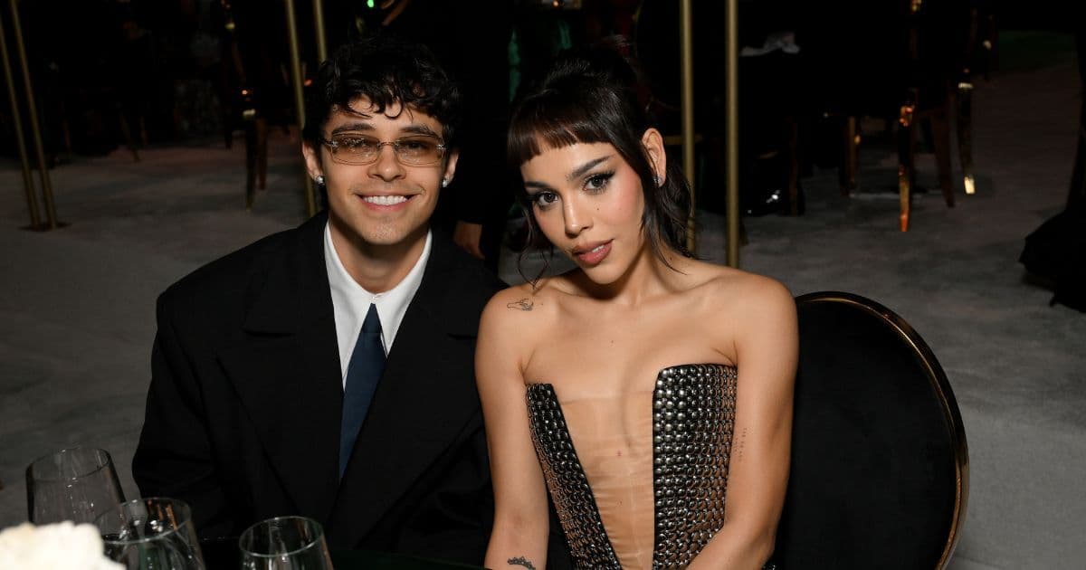 Los padres de Alex Hoyer comentan sobre la relación del cantante con Danna, y su futuro matrimonio.