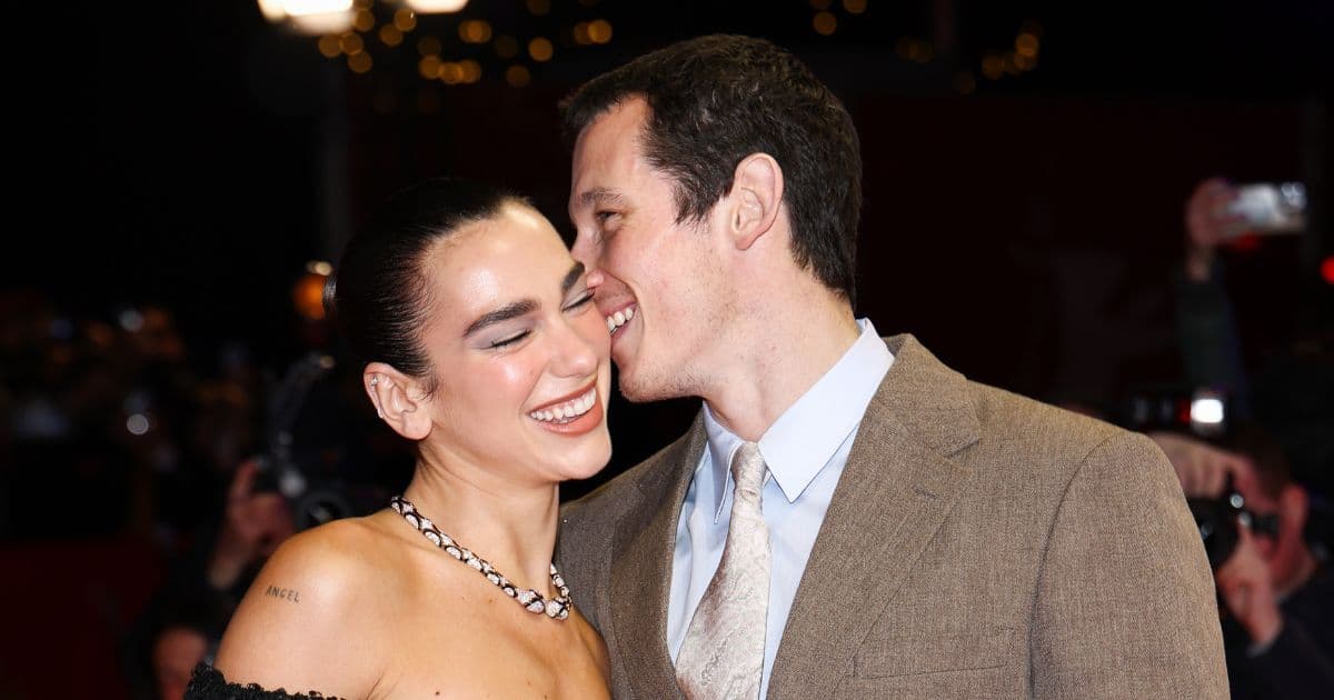 El intérprete británico reveló cómo mantiene su relación con Dua Lipa en medio de sus carreras exitosas.