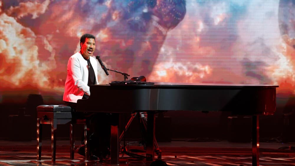 Lionel Richie se vio obligado a finalizar su actuación anticipadamente por problemas de salud en su gira actual.