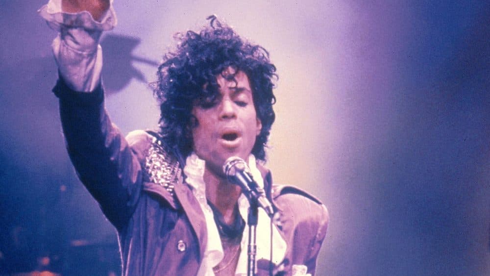 Se revelan detalles sobre 'Timeless', un álbum con temas inéditos del icónico artista Prince. La colección destaca su legado musical.