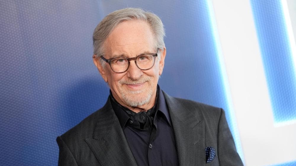 El aclamado director Steven Spielberg comparte sus frustrantes intentos de dirigir una película de James Bond.