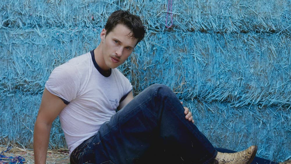 El cantautor Ryan Beatty comparte cómo la felicidad en el amor moldeó su cuarto álbum Sweet Fortune.