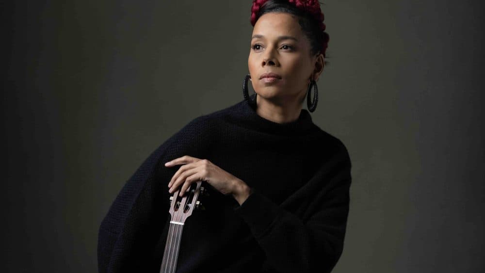 Rhiannon Giddens estrena el álbum Hope Is the Thing With Feathers, con su sencillo Carolina Rain y un papel protagónico en cine.