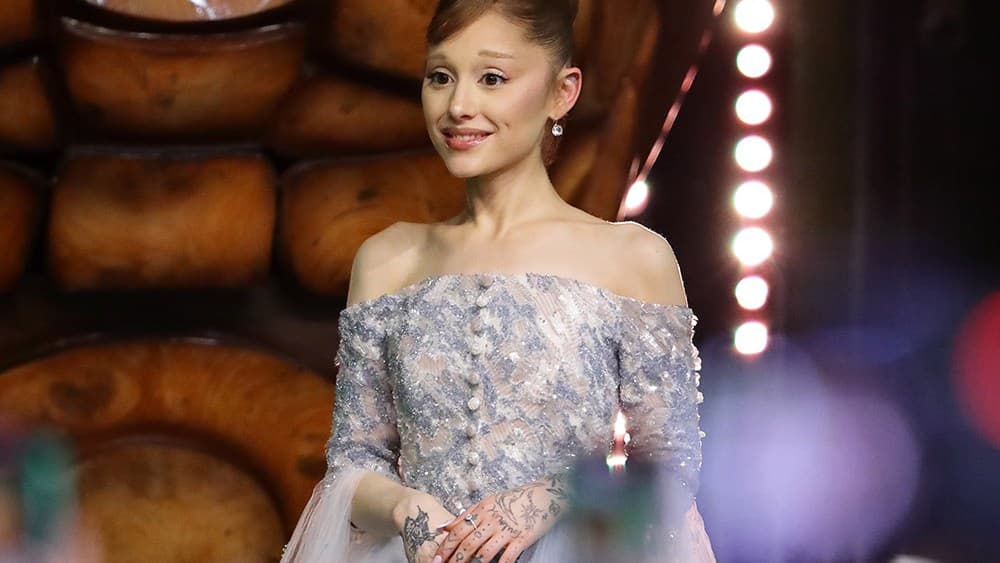 La cantante Ariana Grande lanza la Brighter Days Ahead Foundation para apoyar causas sociales.
