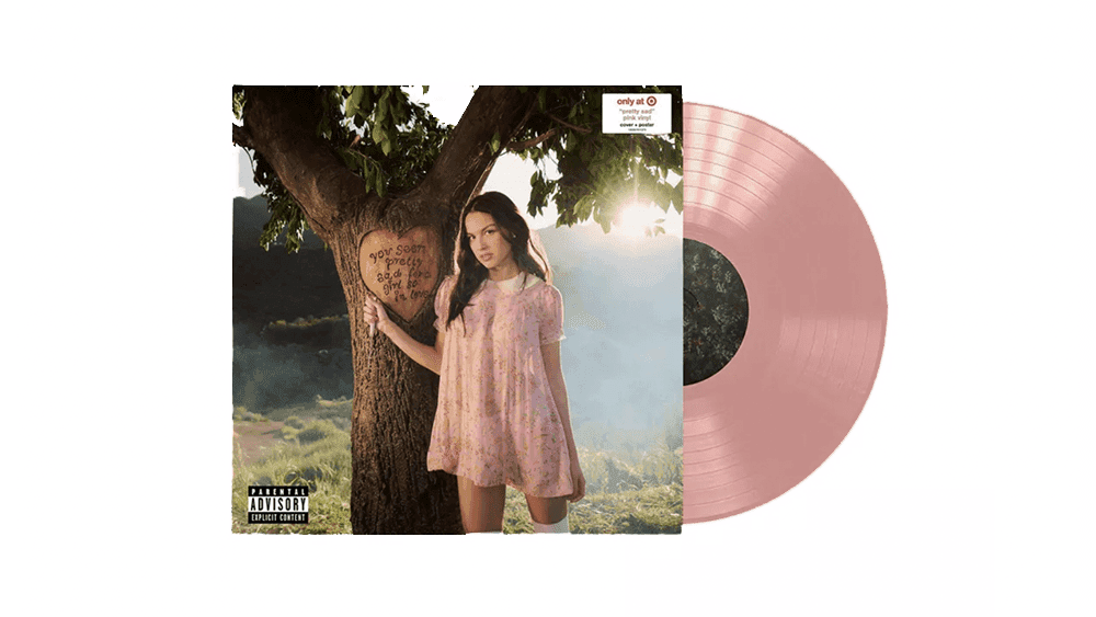 Olivia Rodrigo presenta mercancía exclusiva de su álbum You Seem Pretty Sad for a Girl So in Love, incluyendo un vinilo especial.