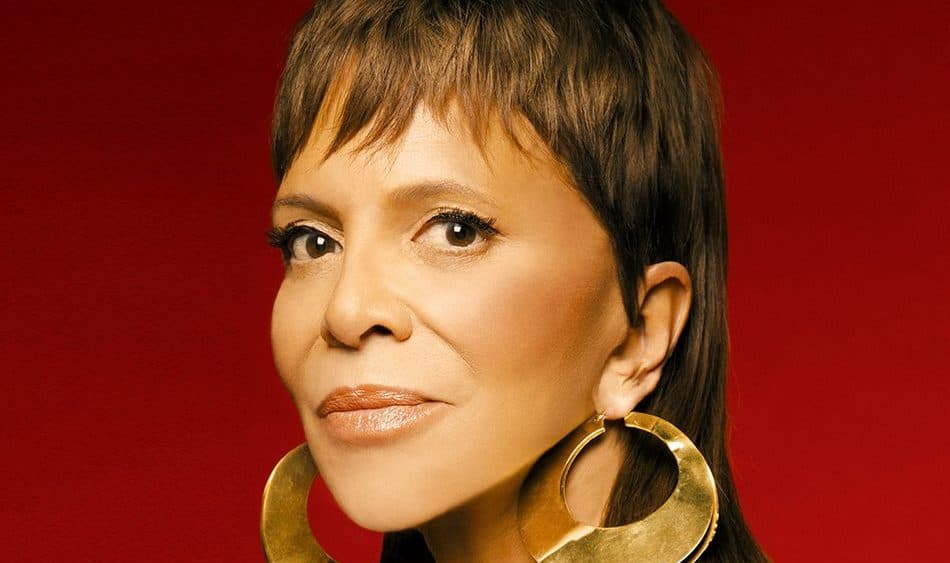 La ejecutiva Sylvia Rhone será homenajeada con el premio 'Ultimate Icon' en los BET Awards por su trayectoria musical.