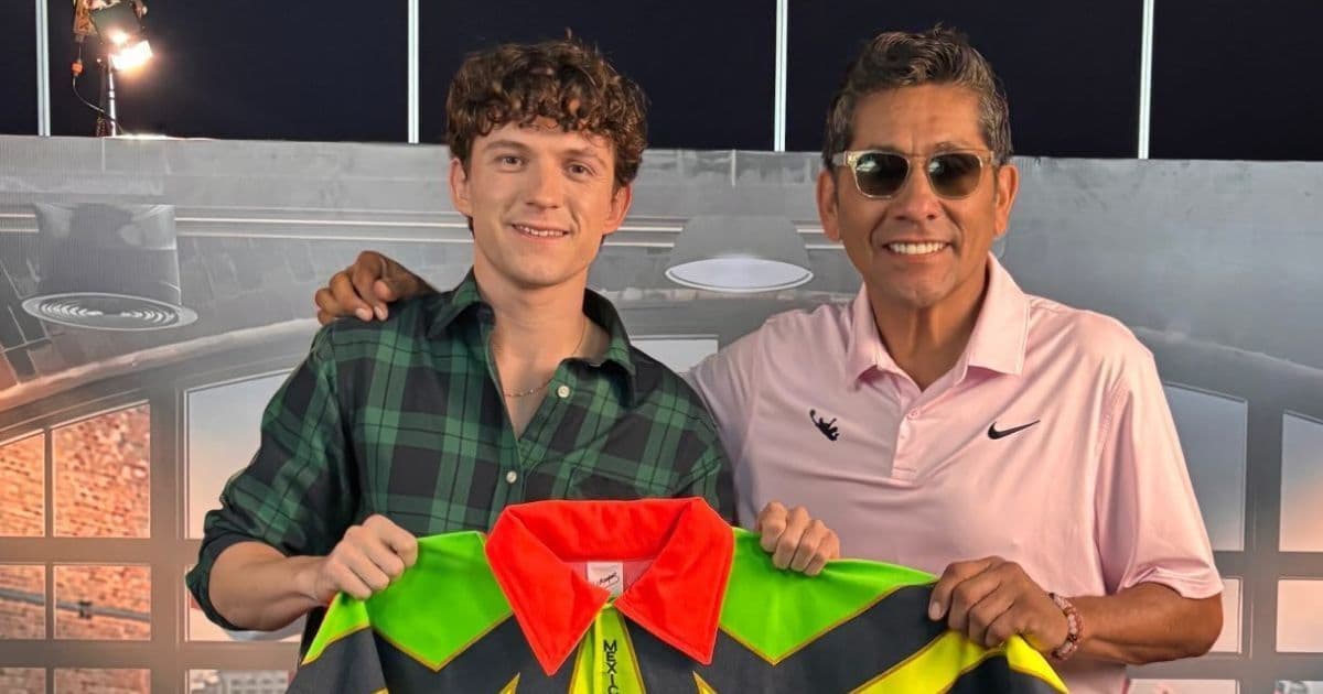 El exportero mexicano Jorge Campos sorprendió a Tom Holland con un icónico regalo que ha causado revuelo en redes sociales.