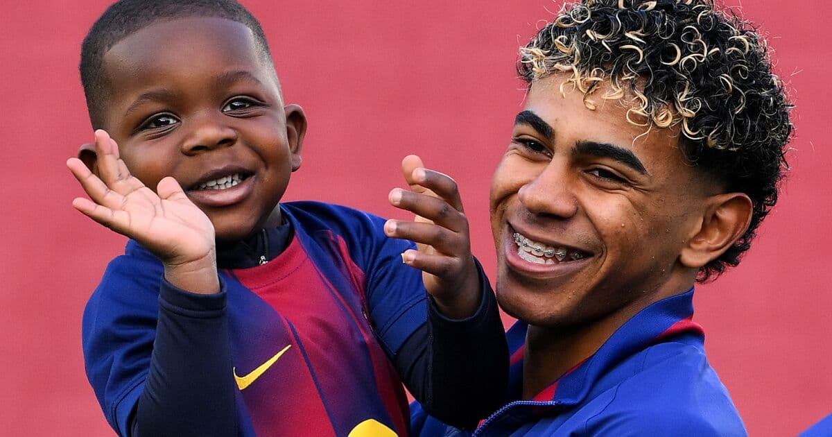Keyne, el pequeño hermano de Lamine Yamal, ha capturado la atención en el Mundial 2026 por su dulzura y espontaneidad.
