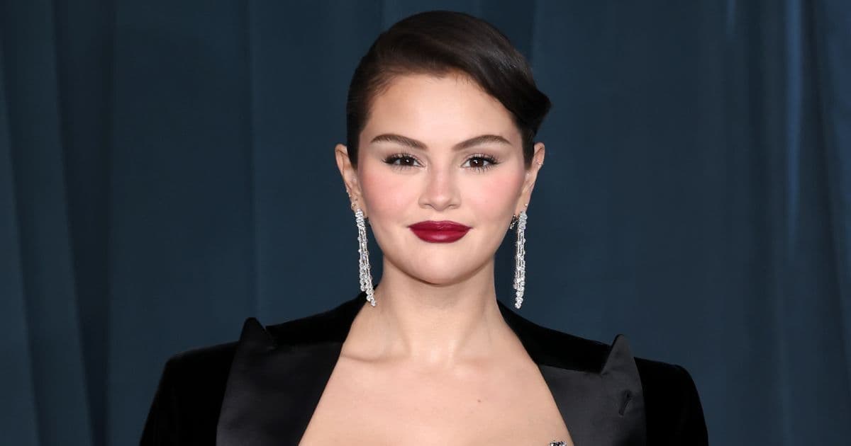 La cantante y actriz Selena Gomez, junto a su madre, enfrenta acusaciones por una inversión presuntamente fraudulenta.