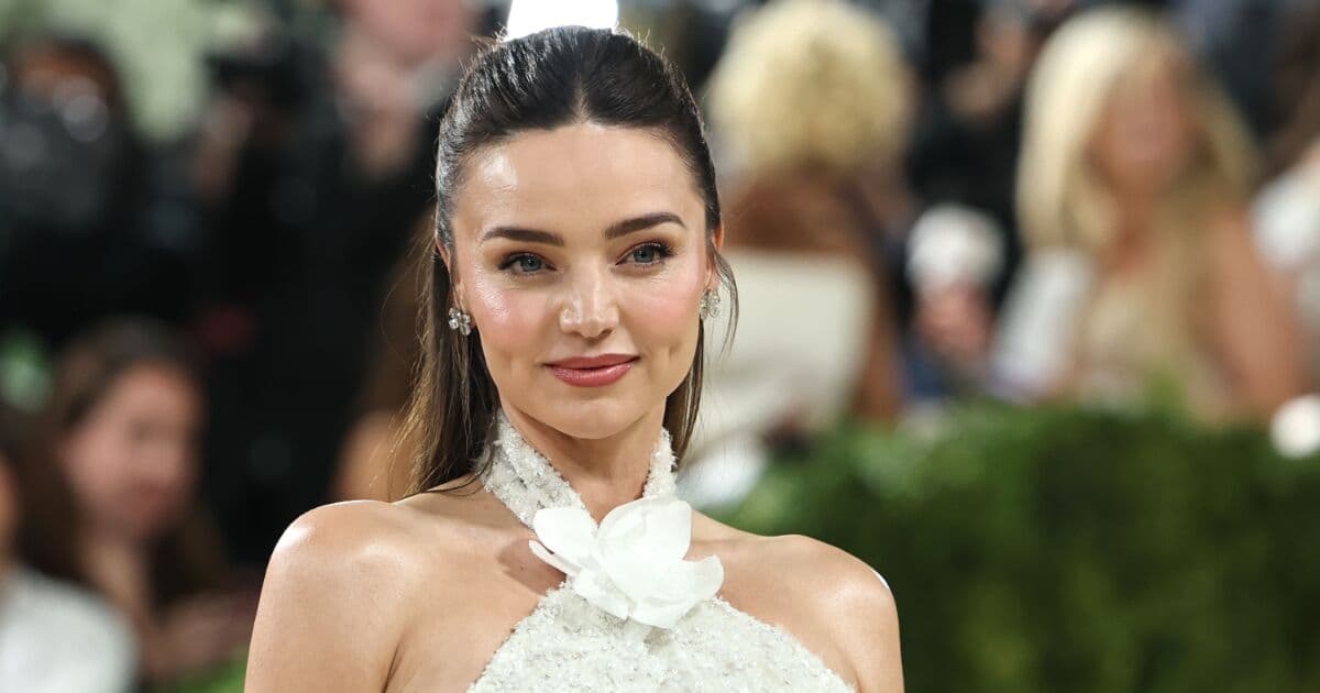 La modelo Miranda Kerr revela su inusual régimen alimenticio basado en carne de venado y bisonte, generando debate en torno a la dieta de celebridades.