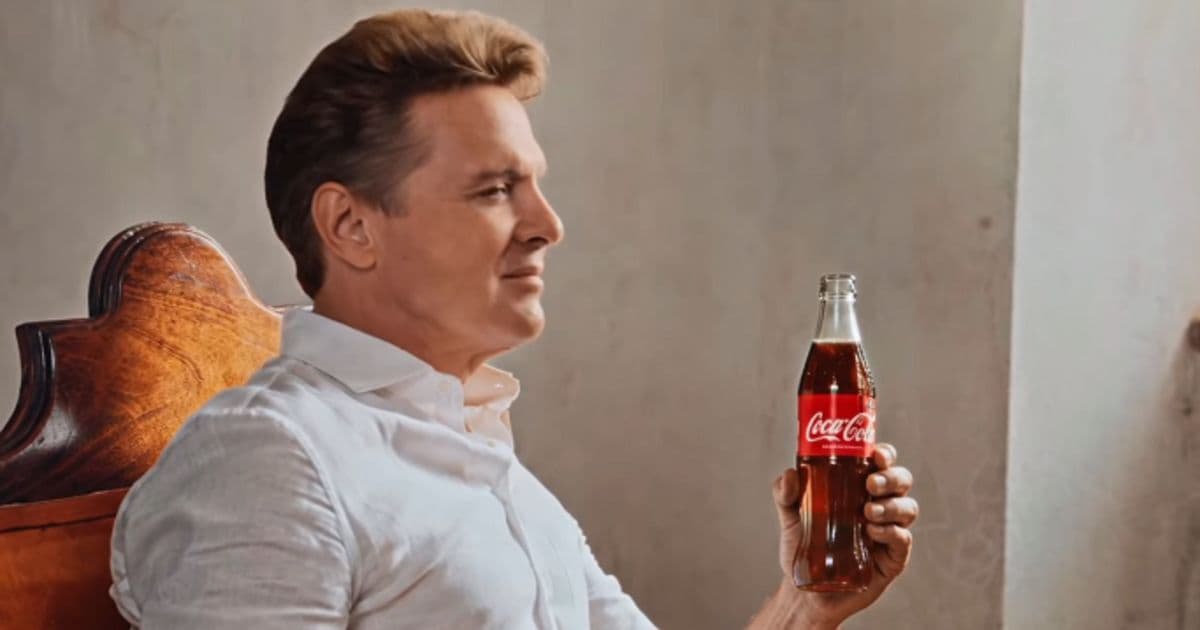 El icónico artista vuelve a la escena musical con una emotiva campaña para Coca-Cola.