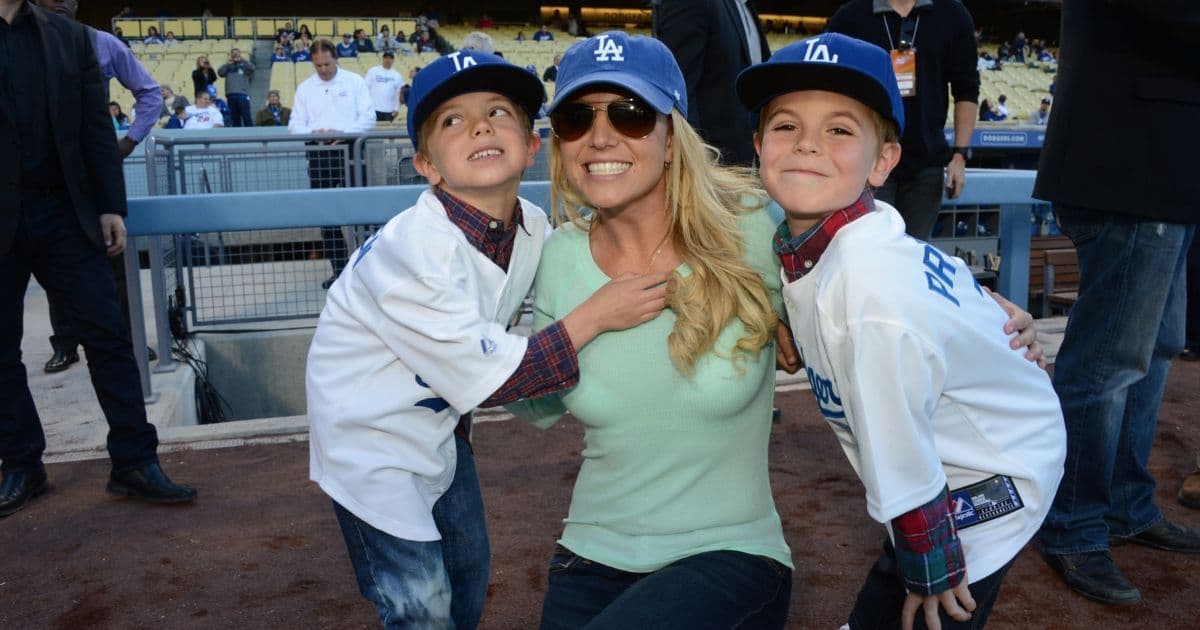 Britney Spears expresa su autoevaluación como madre tras una conversación religiosa con su hijo.