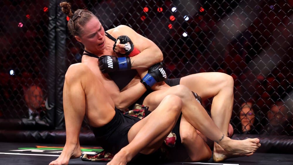 Ronda Rousey y Gina Carano se enfrentaron en una pelea sorprendente que terminó en solo 17 segundos.