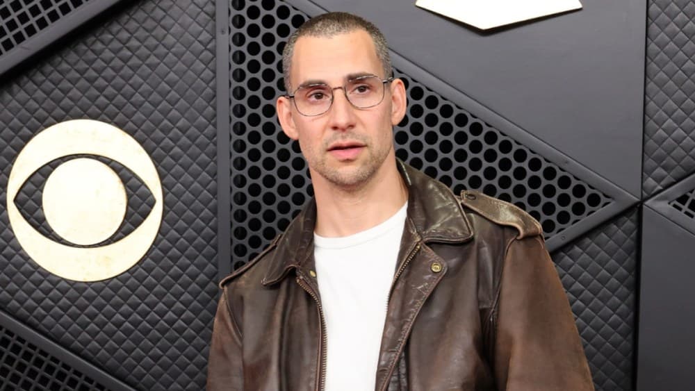 El reconocido productor Jack Antonoff se pronunció en contra de la música creada por inteligencia artificial. Discover más aquí.