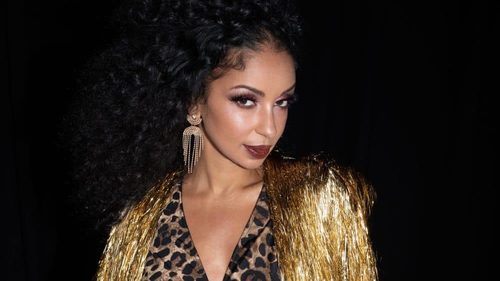 Mya comparte detalles sobre la creación de su noveno álbum Retrospect y su enfoque como artista independiente.
