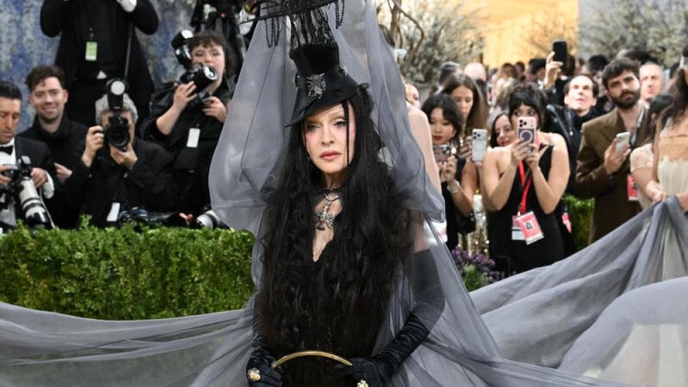 Durante la presentación de su nuevo trabajo, Madonna habló sobre la cultura de los teléfonos móviles.