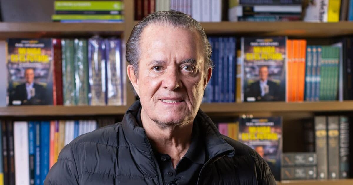 El cronista deportivo Raúl Orvañanos revela la controversia detrás de la FIFA y la imagen de los futbolistas.