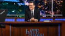 Stephen Colbert revela cómo su productor le sugirió regresar a sus raíces políticas en The Late Show.