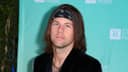 Caleb Shomo, el conocido vocalista de Beartooth, acaba de anunciar que es gay en una emotiva carta.