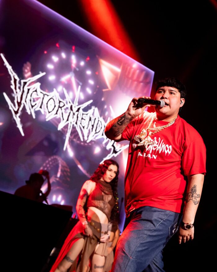 Víctor Mendívil la rompe en Monterrey: Auditorio Banamex a reventar y pura buena vibra