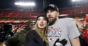 Taylor Swift y Travis Kelce eligen un enfoque inusual para invitar a sus asistentes ante filtraciones sobre su boda.