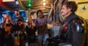 El actor Pedro Pascal causó sensación al visitar Disneyland disfrazado como The Mandalorian. Fans se mostraron encantados con su aparición.