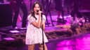 Olivia Rodrigo responde a las críticas sobre sus vestidos babydoll, inspirándose en figuras icónicas.