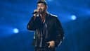 El cantante israelí Noam Bettan enfrentó protestas durante su actuación en Eurovisión 2026, retrasando su presentación.