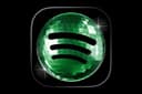 Spotify lanza una inesperada actualización de su logotipo, ahora con una bola de discoteca verde brillante.
