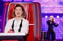 La exitosa cantante Kelly Clarkson regresa a The Voice para la temporada 30, acompañada de Adam Levine.