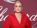 Yolanda Hadid se vuelve a comprometer a los 62 años después de cancelar su boda el año pasado.
