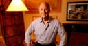 John Loring, renombrado diseñador de Tiffany & Co., ha fallecido a los 86 años, dejando un legado en el lujo mundial.