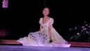 Ariana Grande alcanza una nueva cima en su carrera con su décimo single número uno en el ránking.