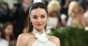 La modelo Miranda Kerr revela su inusual régimen alimenticio basado en carne de venado y bisonte, generando debate en torno a la dieta de celebridades.