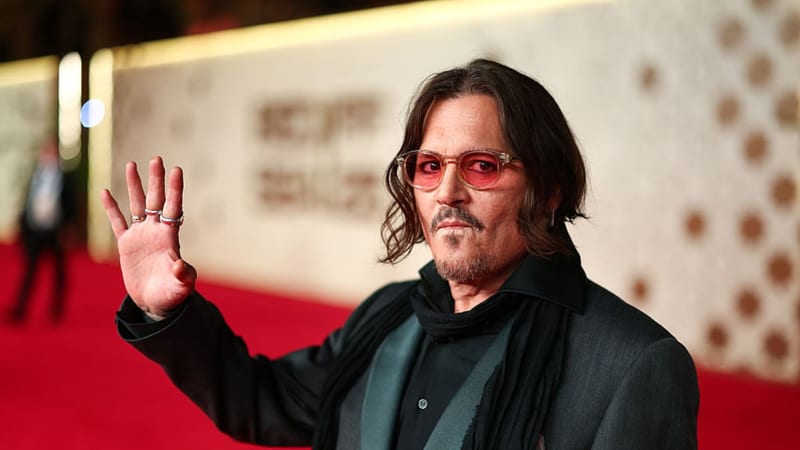 La transformación de Johnny Depp para encarnar a Ebenezer Scrooge genera interés y rejuvenece su carrera en el cine.