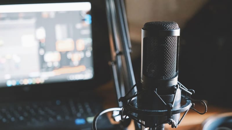 Cada 13 de febrero celebramos la influencia de la radio en la música y la cultura contemporánea.