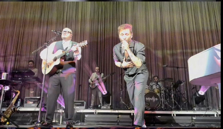 Sin Bandera da una noche llena de romanticismo en Monterrey